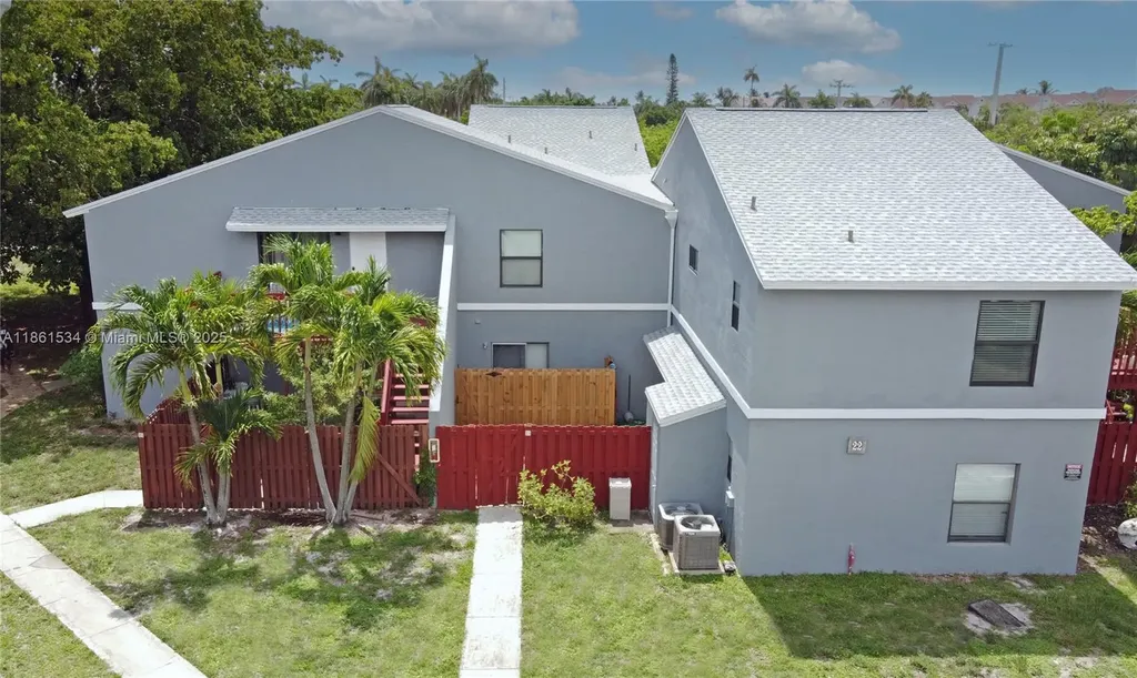 22 Crossings Circle Boynton Beach FL 33435