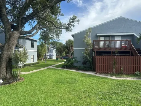 22 Crossings Circle Boynton Beach FL 33435