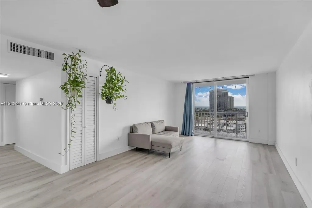 6900 Bay Drive Miami Beach FL 33141