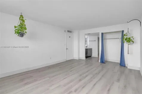 6900 Bay Drive Miami Beach FL 33141