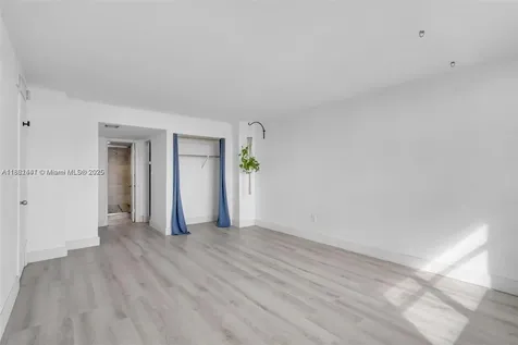 6900 Bay Drive Miami Beach FL 33141