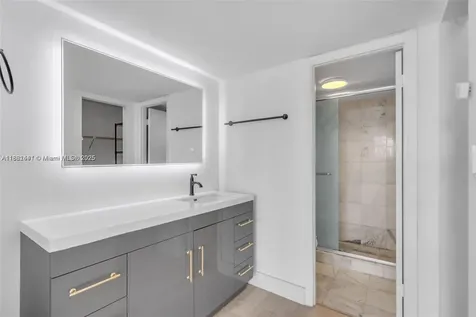 6900 Bay Drive Miami Beach FL 33141