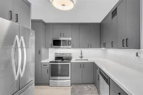 6900 Bay Drive Miami Beach FL 33141