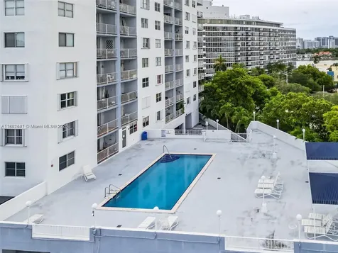 6900 Bay Drive Miami Beach FL 33141