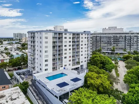6900 Bay Drive Miami Beach FL 33141