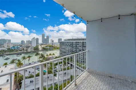 6900 Bay Drive Miami Beach FL 33141