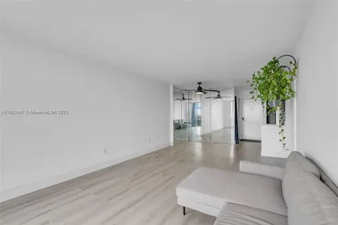 6900 Bay Drive Miami Beach FL 33141