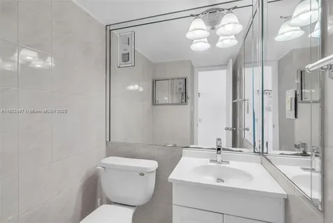 6900 Bay Drive Miami Beach FL 33141