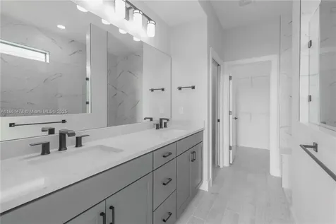 427 SE Vallarta Drive Port St. Lucie FL 34984