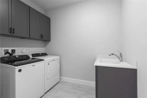 427 SE Vallarta Drive Port St. Lucie FL 34984