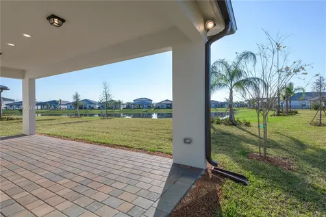 427 SE Vallarta Drive Port St. Lucie FL 34984