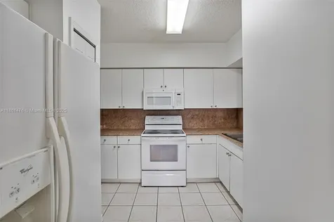 9340 Fontainebleau Boulevard Miami FL 33172