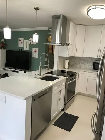 466 Normandy J Delray Beach FL 33484