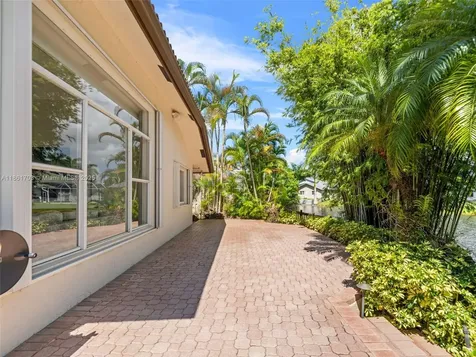 10915 NW 2nd Street Plantation FL 33324