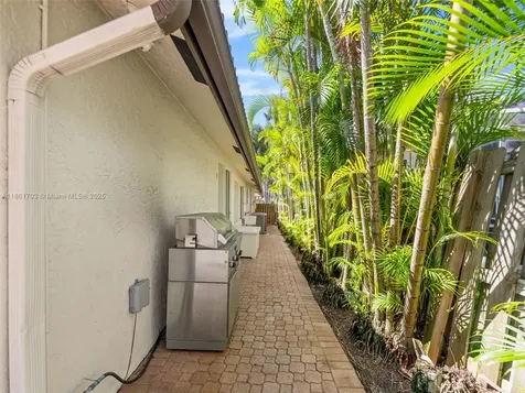 10915 NW 2nd Street Plantation FL 33324