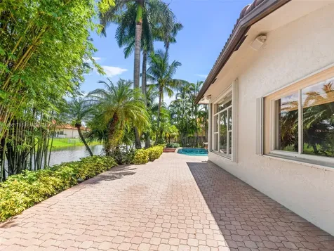 10915 NW 2nd Street Plantation FL 33324