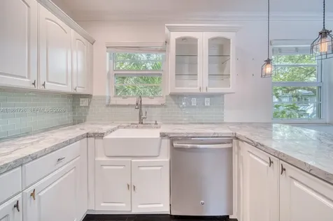 5640 SW 78th Street Miami FL 33143