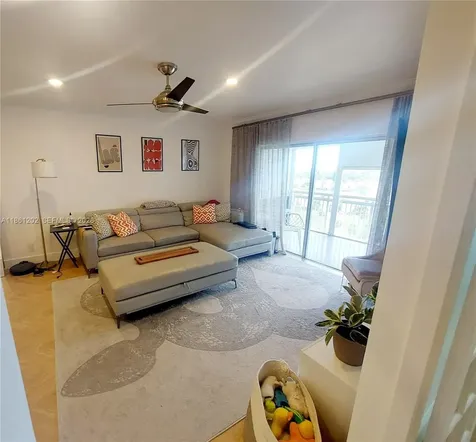 4400 Hillcrest Drive Hollywood FL 33021