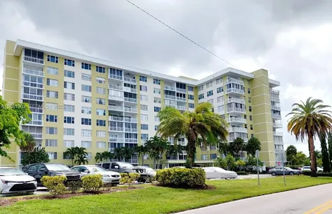 4400 Hillcrest Drive Hollywood FL 33021