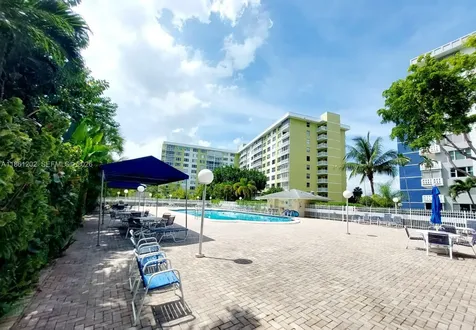 4400 Hillcrest Drive Hollywood FL 33021