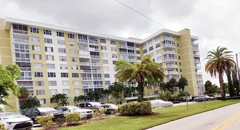4400 Hillcrest Drive Hollywood FL 33021