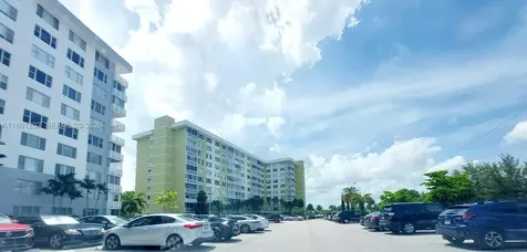 4400 Hillcrest Drive Hollywood FL 33021