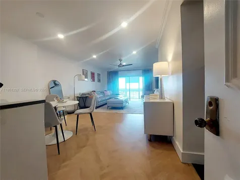 4400 Hillcrest Drive Hollywood FL 33021