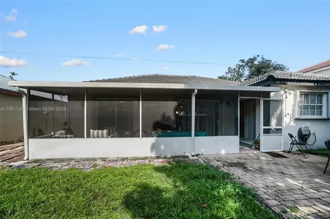 20110 NW 83rd Place Hialeah FL 33015