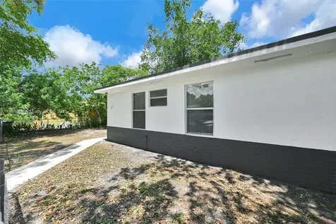 3833 NW 213th Terrace Miami Gardens FL 33055