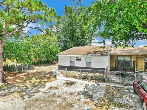3833 NW 213th Terrace Miami Gardens FL 33055