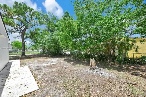 3833 NW 213th Terrace Miami Gardens FL 33055