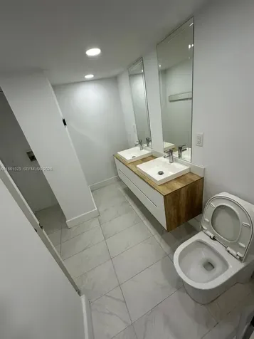 5600 Collins Avenue Miami Beach FL 33140