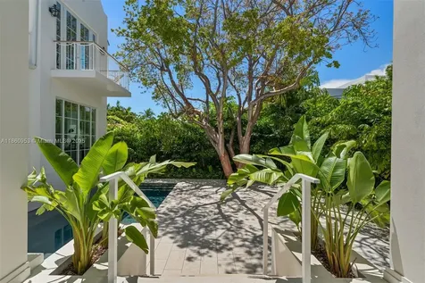 261 Greenwood Drive Key Biscayne FL 33149
