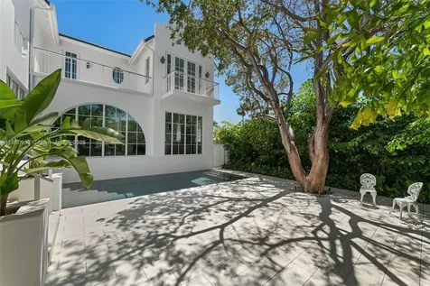 261 Greenwood Drive Key Biscayne FL 33149