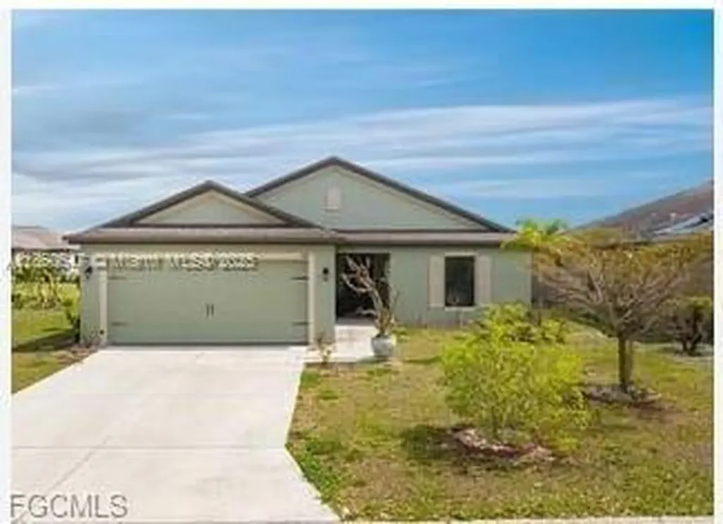 747 Center Lake Street Other City - In The State Of Florida FL 33974