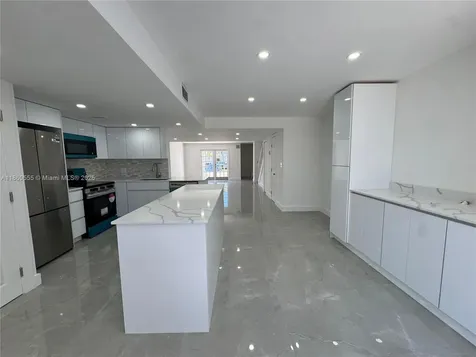 2318 NE 7th Street Hallandale Beach FL 33009