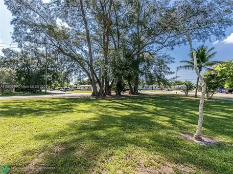 115 Marion Road West Park FL 33023