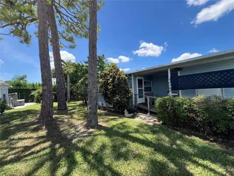 12020 Iguana Bay Boynton Beach FL 33436