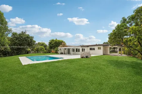 8601 NW 185th Terrace Hialeah FL 33015