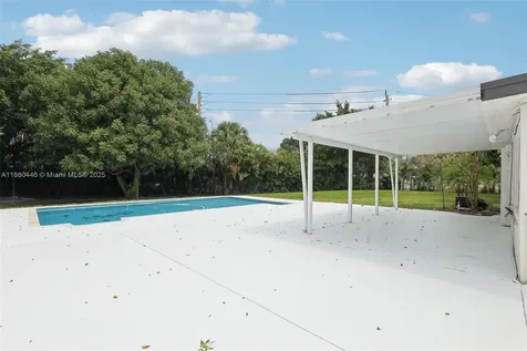 8601 NW 185th Terrace Hialeah FL 33015