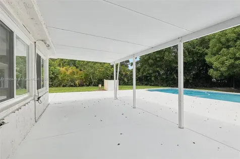 8601 NW 185th Terrace Hialeah FL 33015
