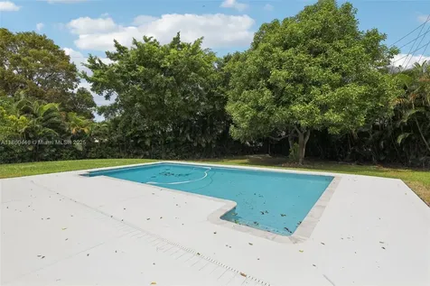 8601 NW 185th Terrace Hialeah FL 33015
