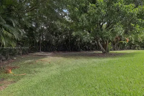8601 NW 185th Terrace Hialeah FL 33015