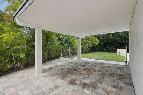 8601 NW 185th Terrace Hialeah FL 33015