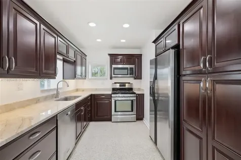 8601 NW 185th Terrace Hialeah FL 33015