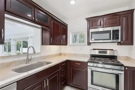 8601 NW 185th Terrace Hialeah FL 33015