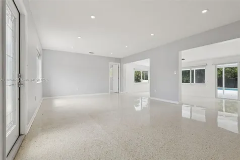 8601 NW 185th Terrace Hialeah FL 33015