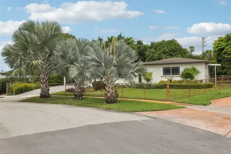 8601 NW 185th Terrace Hialeah FL 33015