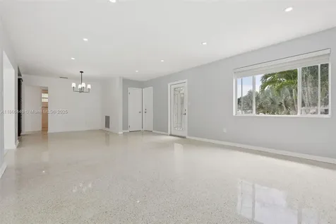 8601 NW 185th Terrace Hialeah FL 33015