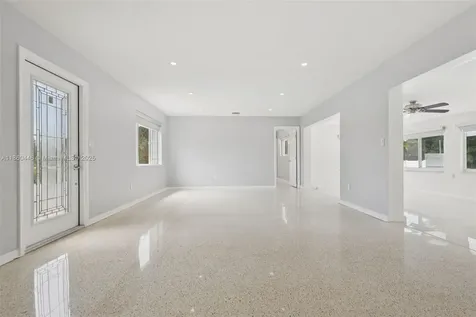 8601 NW 185th Terrace Hialeah FL 33015